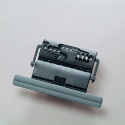 Die festen Wellenverbinder verhinderndas Hochschieben des Rollladens vonaußen. Die festen Wellenverbinder verhinderndas Hochschieben des Rollladens vonaußen.