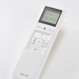 Die Funk-Zeitschaltuhr ist ein portabler Sender und programmierbar zur automatischen Steuerung von einem oder mehreren Motorantrieben. Die programmierbare Zeitschaltuhr öffnet und schließt während Ihrer Abwesenheit Ihre Rollläden und täuscht so ein bewohntes Haus vor. Die Funk-Zeitschaltuhr ist ein portabler Sender und programmierbar zur automatischen Steuerung von einem oder mehreren Motorantrieben. Die programmierbare Zeitschaltuhr öffnet und schließt während Ihrer Abwesenheit Ihre Rollläden und täuscht so ein bewohntes Haus vor.